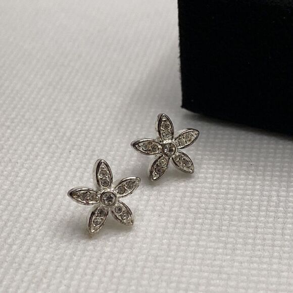 💛 Nine West Designer Flower CZ Earrings - Picture 7 of 9